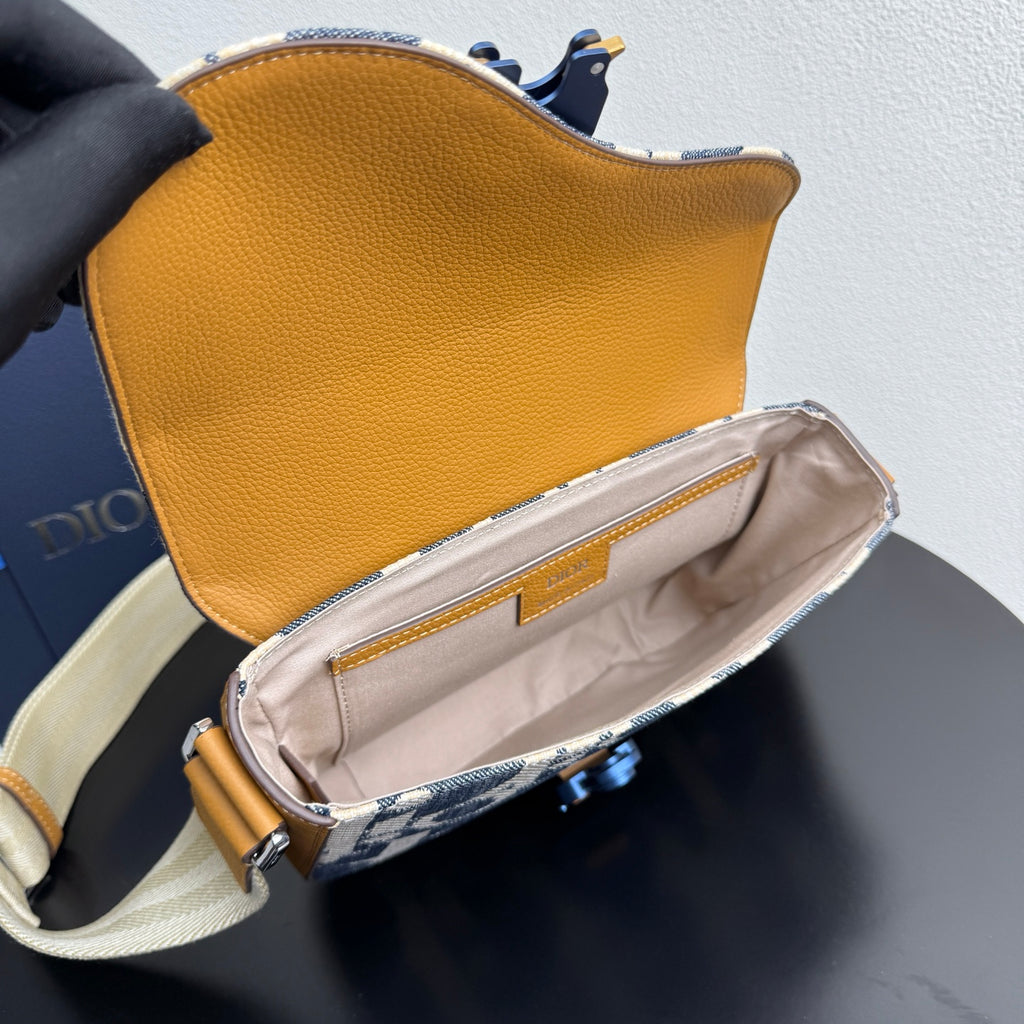 Мала сумка-месенджер Dior Saddle із тисненої натуральної шкіри — фото 7