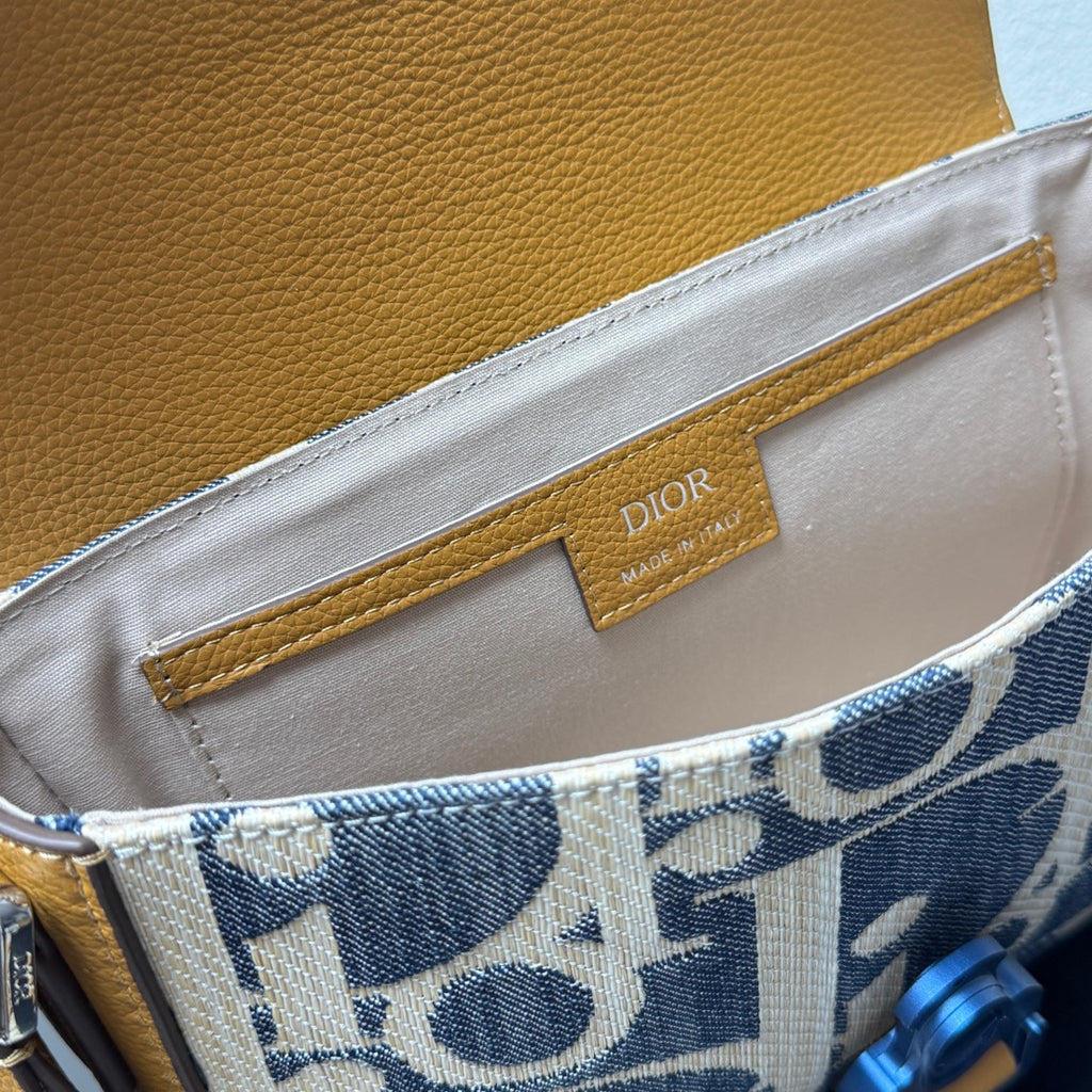 Мала сумка-месенджер Dior Saddle із тисненої натуральної шкіри — фото 8
