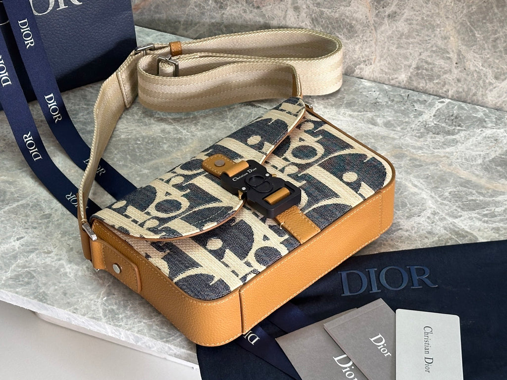 Мала сумка-месенджер Dior Saddle із тисненої натуральної шкіри — фото 4