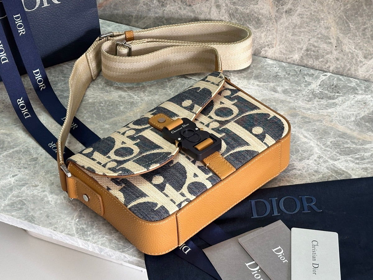 Мала сумка-месенджер Dior Saddle із тисненої натуральної шкіри — фото 4