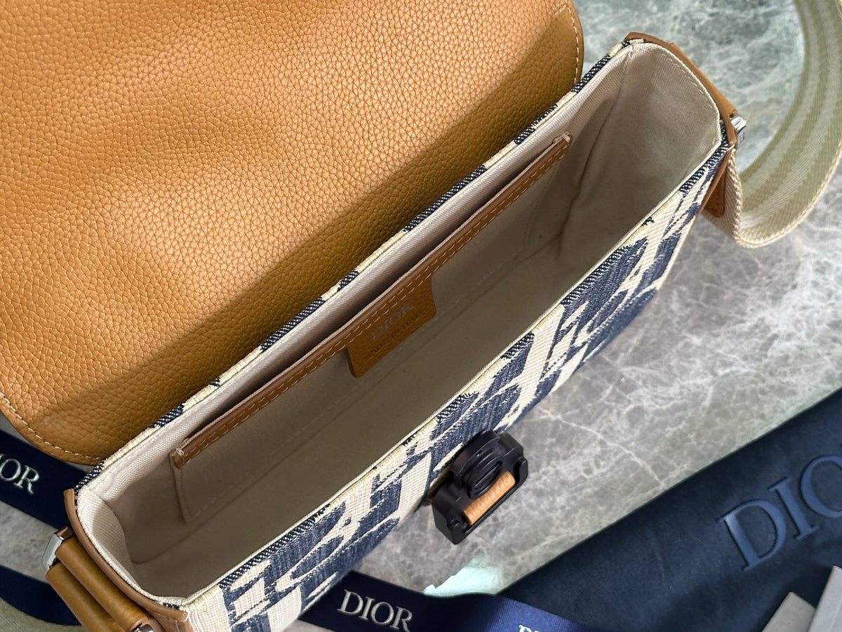 Мала сумка-месенджер Dior Saddle із тисненої натуральної шкіри — фото 8