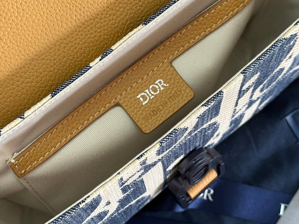 Мала сумка-месенджер Dior Saddle із тисненої натуральної шкіри — фото 9