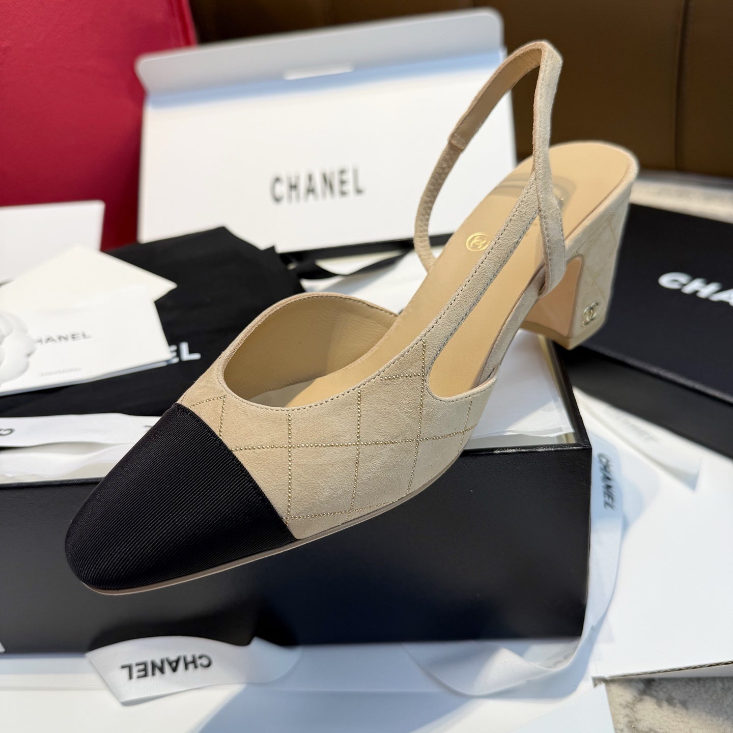 Жіночі елегантні замшеві туфлі Chanel Slingback