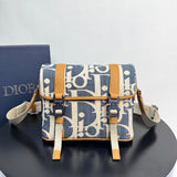 Сумка-месенджер Dior Hit The Road з натуральної шкіри