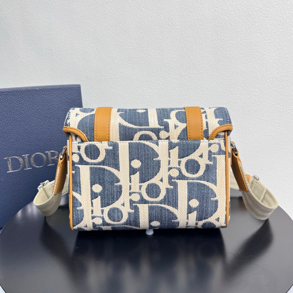 Сумка-месенджер Dior Hit The Road з натуральної шкіри — фото 6