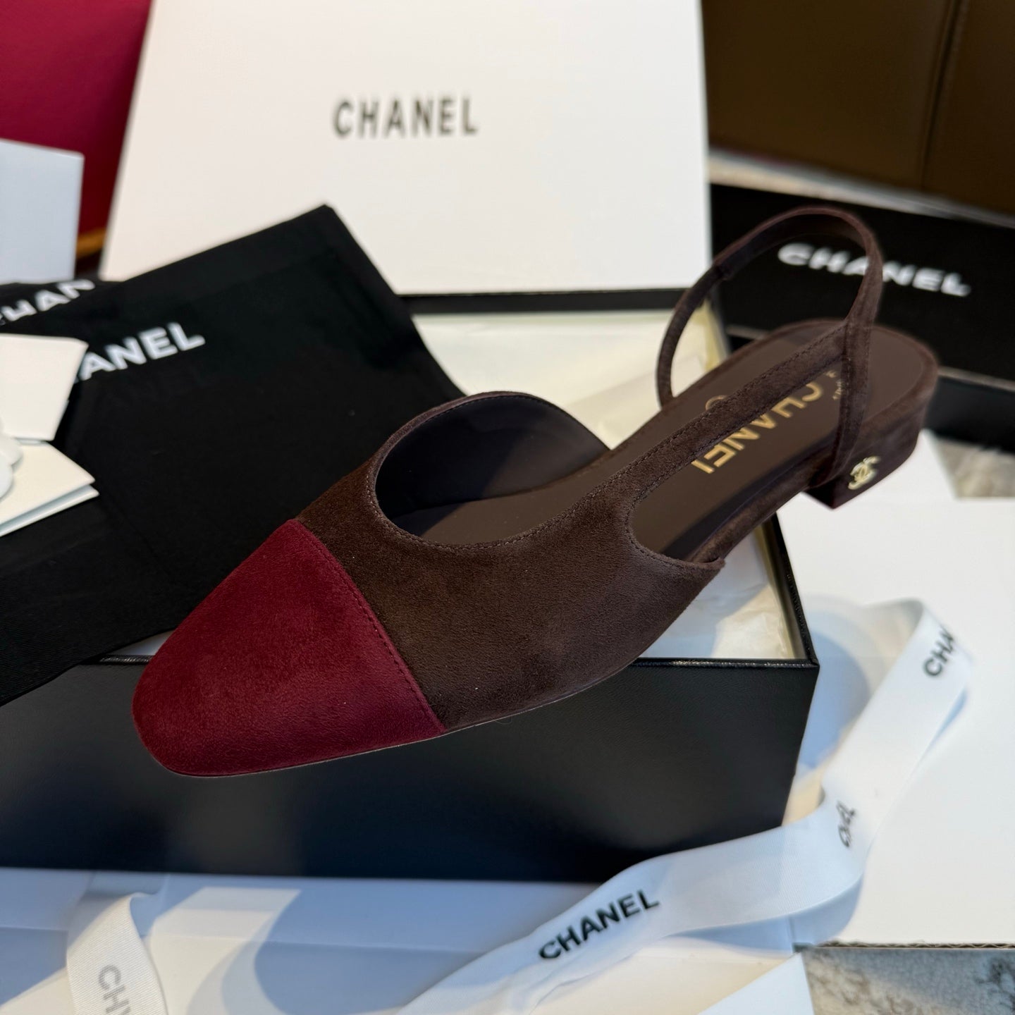 Жіночі замшеві взуття Chanel Slingback