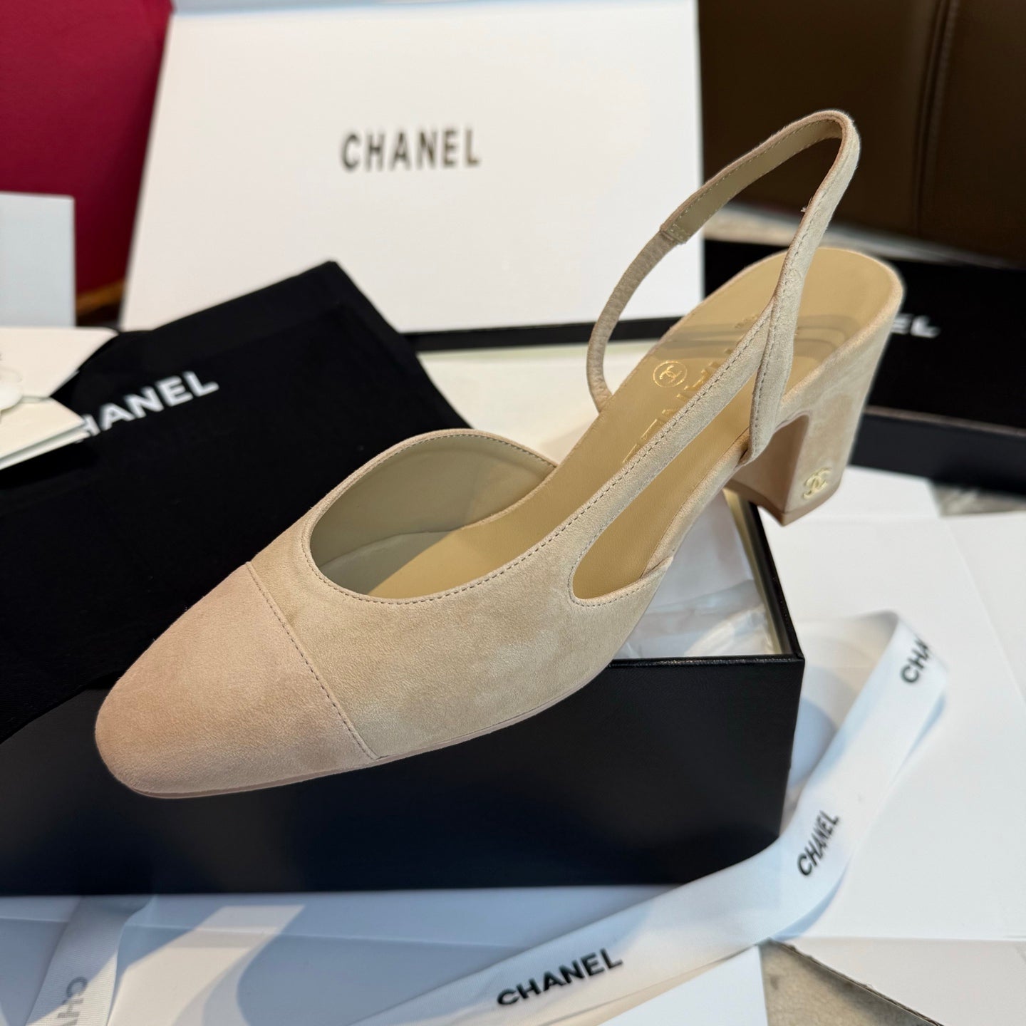 Жіночі елегантні замшеві туфлі Chanel Slingback