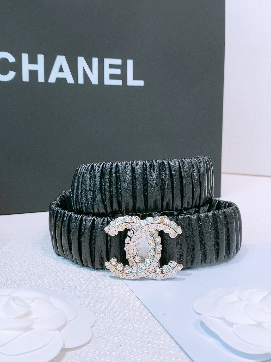 Ремінь Chanel CC з натуральної шкіри теляти з пряжкою з кристалами — фото 4