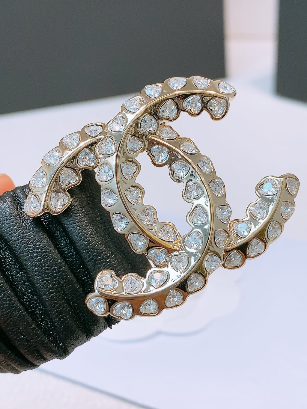 Ремінь Chanel CC з натуральної шкіри теляти з пряжкою з кристалами — фото 3