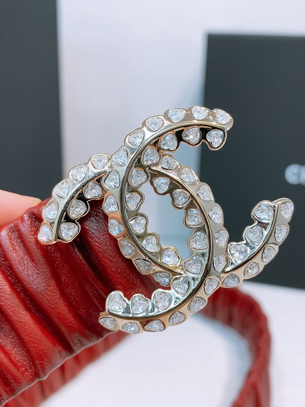 Ремінь Chanel CC з натуральної шкіри теляти з пряжкою з кристалами — фото 2