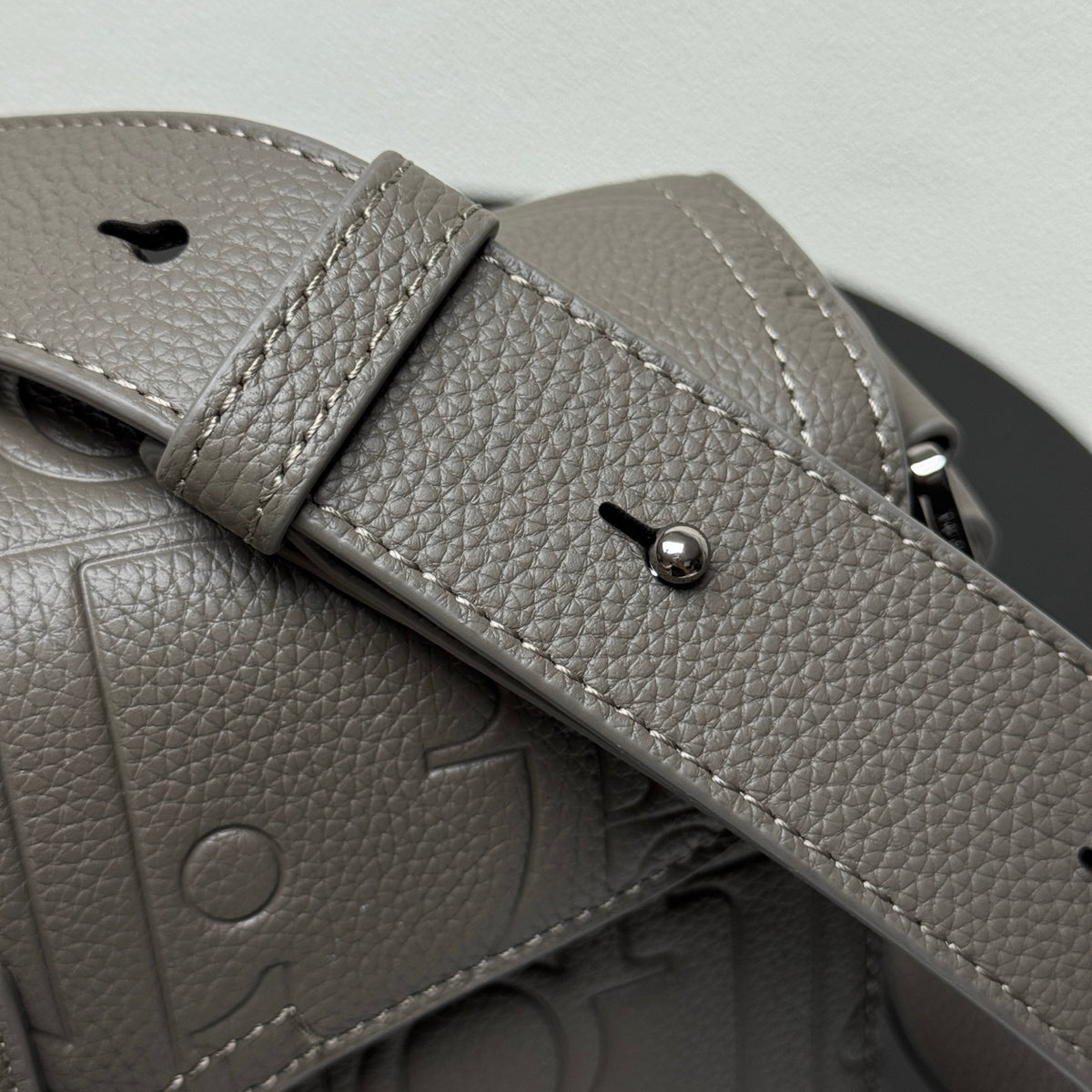 Сумка-месенджер Dior Saddle із тисненої натуральної шкіри — фото 9