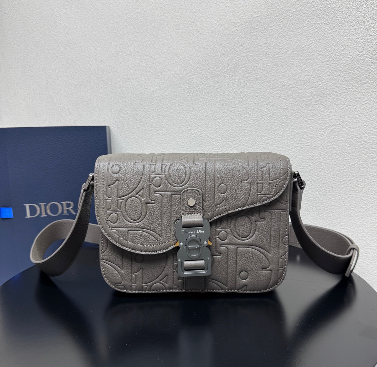Сумка-месенджер Dior Saddle із тисненої натуральної шкіри — фото 1