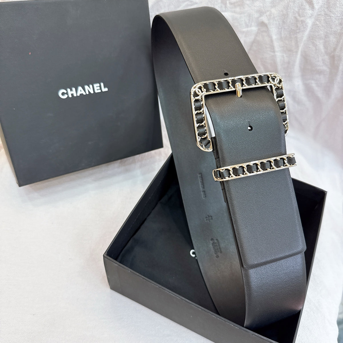 Ремінь Chanel з натуральної шкіри з пряжкою-штифтом — фото 1