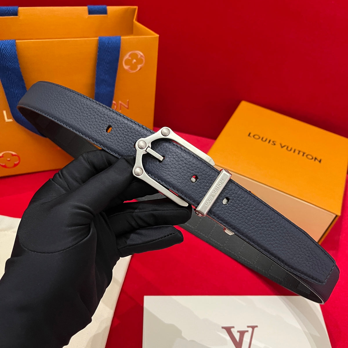 Ремінь Louis Vuitton з натуральної шкіри теляти з пряжкою-штифтом — фото 1