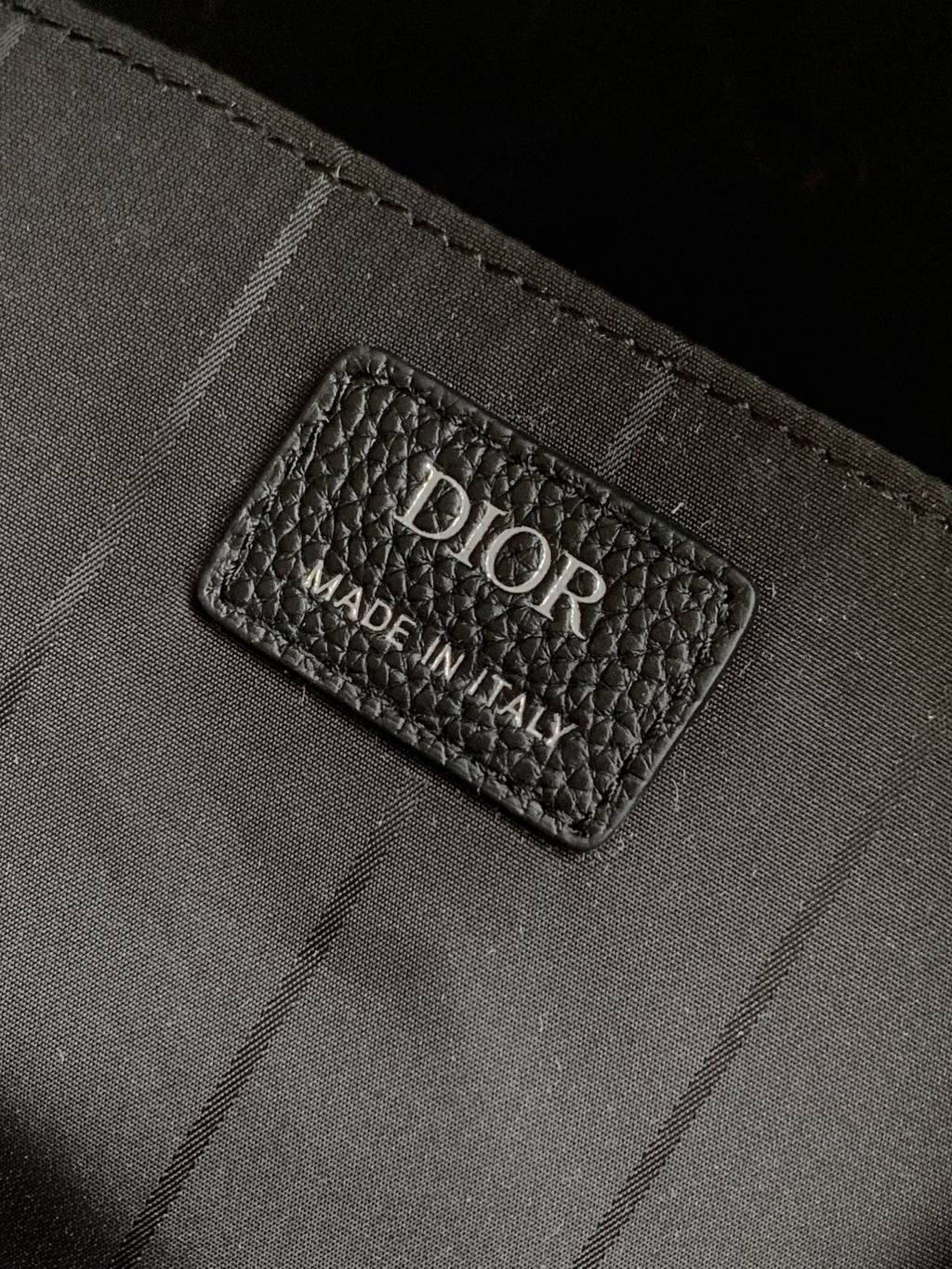 Сумка Dior CD Icon із тисненої натуральної шкіри, чорна — фото 7