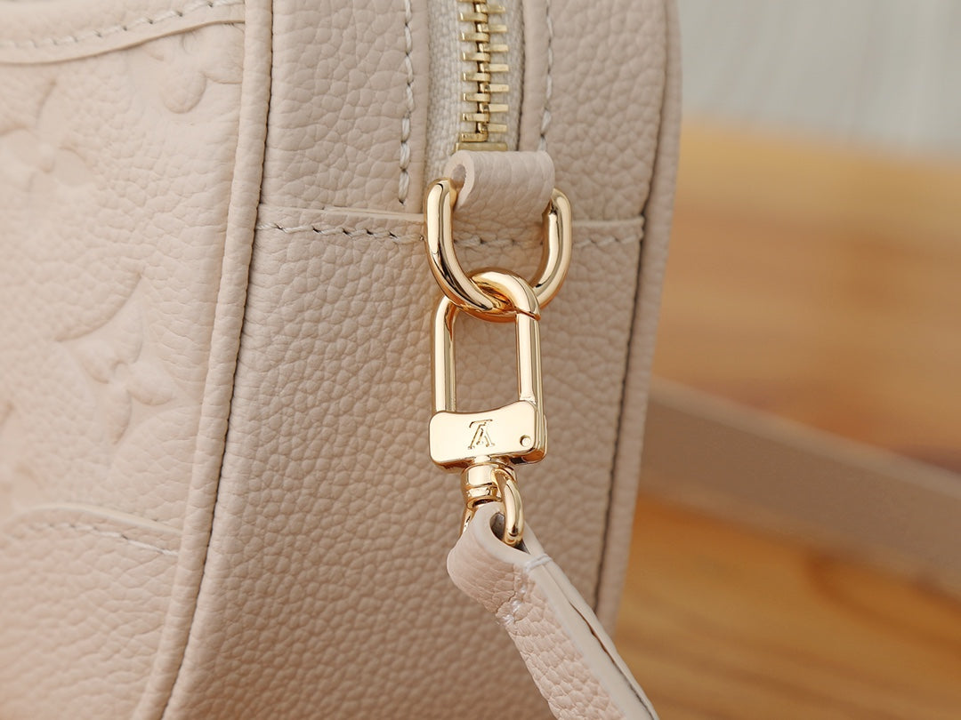 Жіноча сумка Louis Vuitton Camera Bag