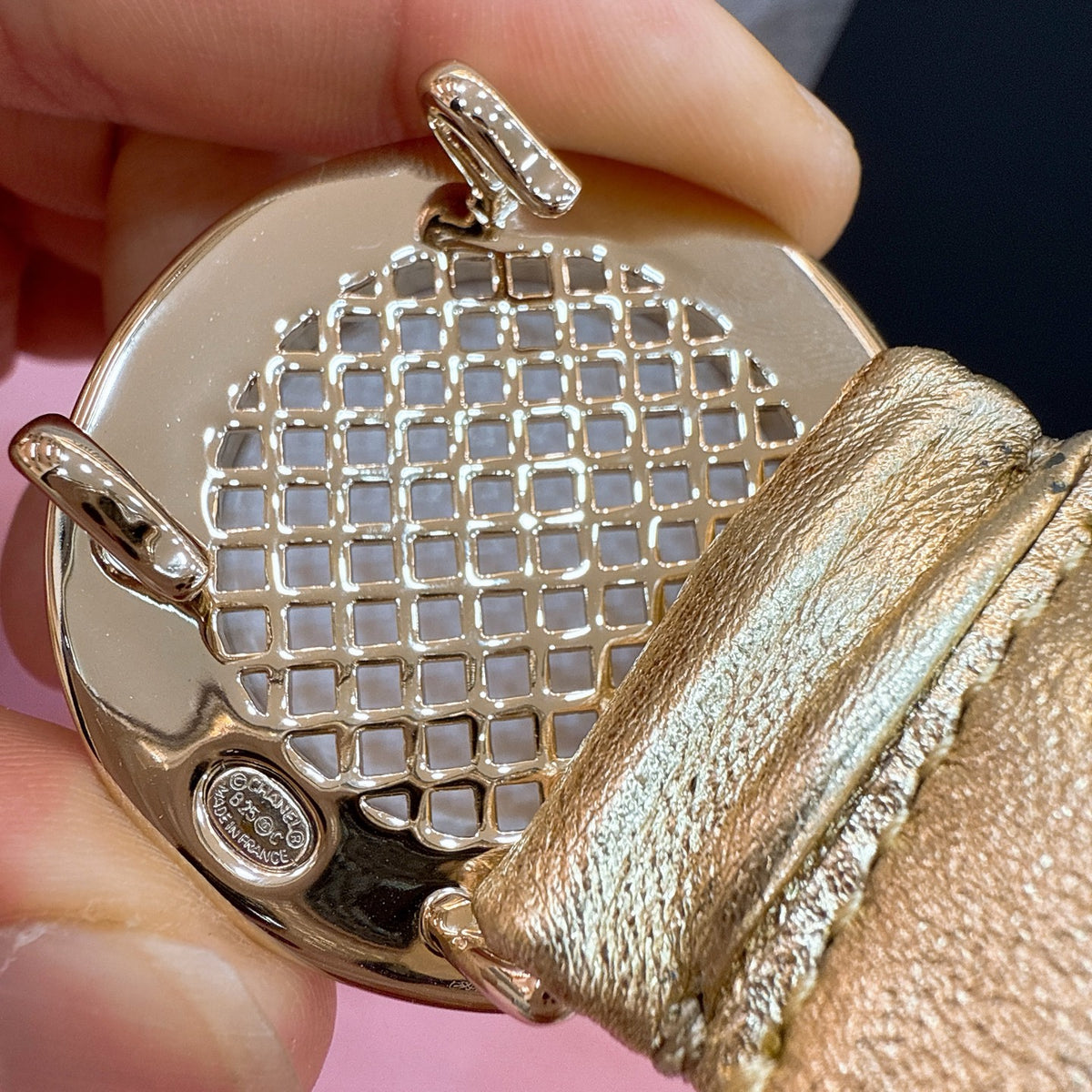 Ремінь Chanel з натуральної шкіри теляти з перлинним декором — фото 2