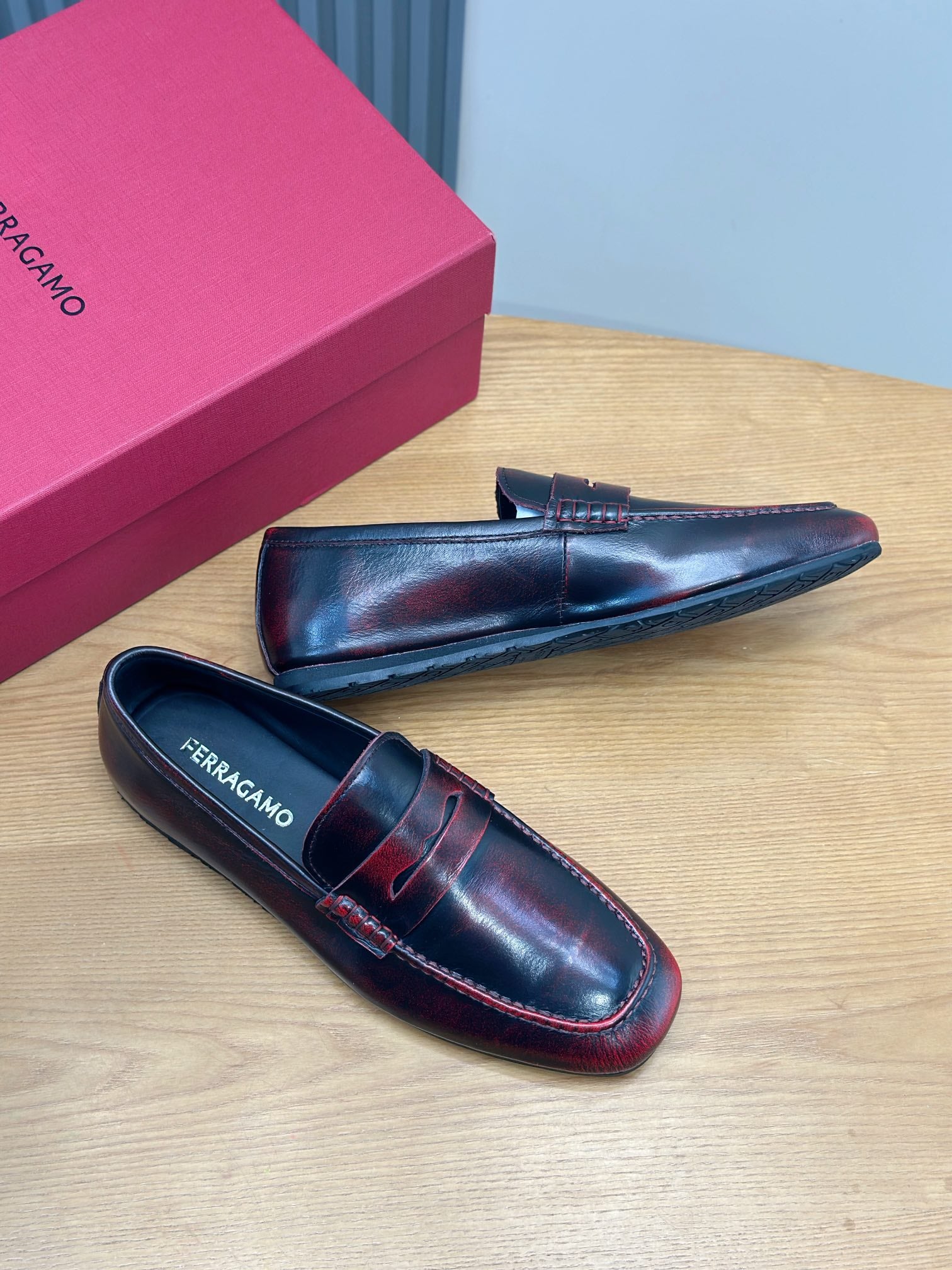 Чоловічі шкіряні туфлі Ferragamo
