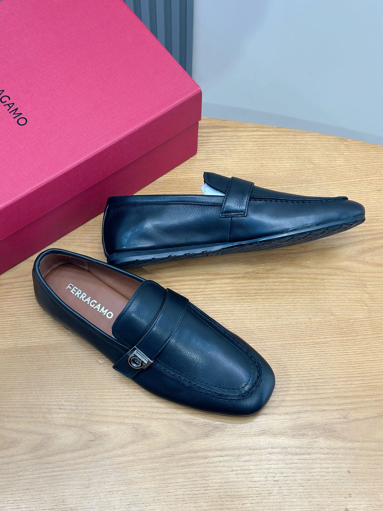 Чоловічі шкіряні туфлі Ferragamo
