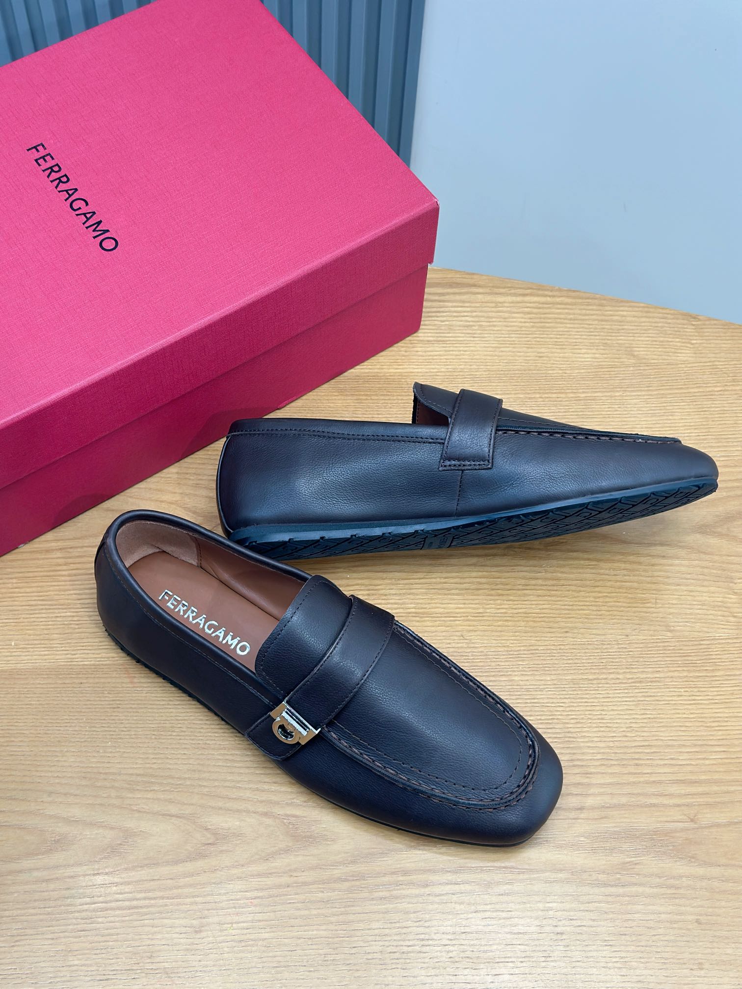 Чоловічі шкіряні туфлі Ferragamo