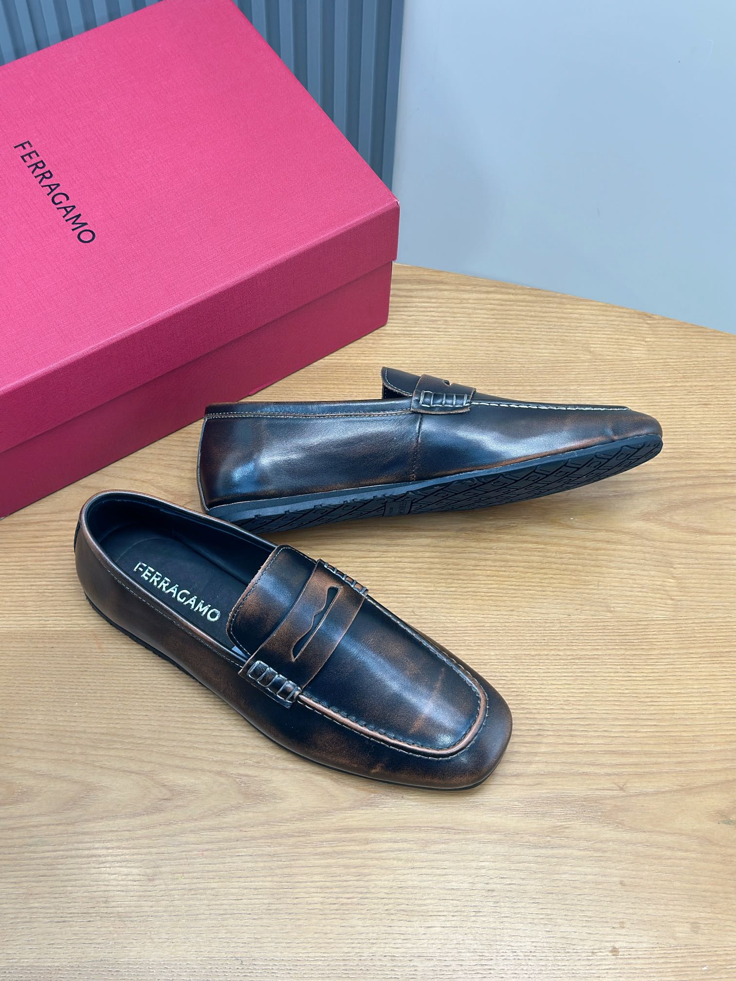 Чоловічі шкіряні туфлі Ferragamo