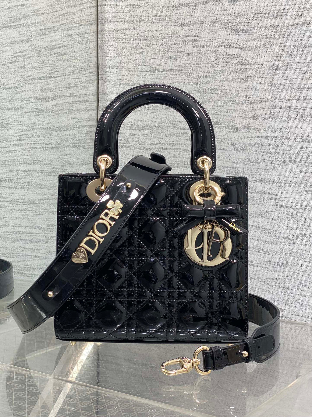 Сумка Dior з лакованої натуральної шкіри — фото 1