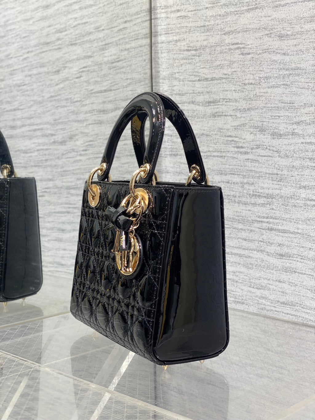 Сумка Dior з лакованої натуральної шкіри — фото 6