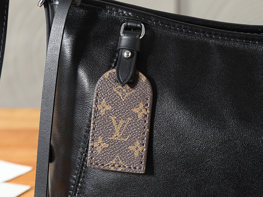 Жіноча сумка Louis Vuitton CarryAll
