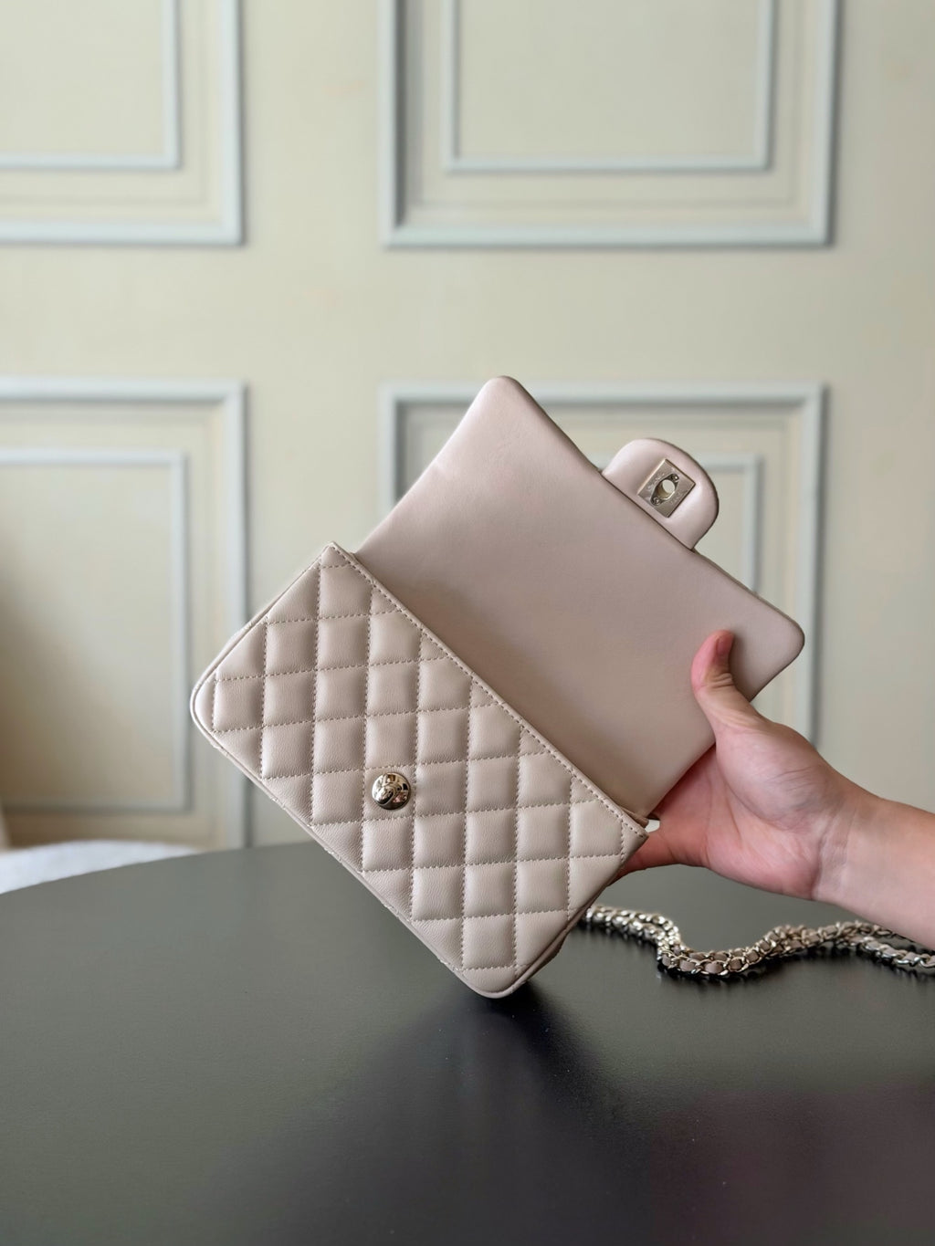Жіноча сумка Chanel Hobo AS2431