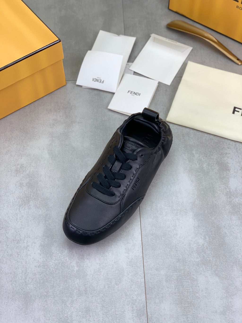 Шкіряні кросівки Fendi