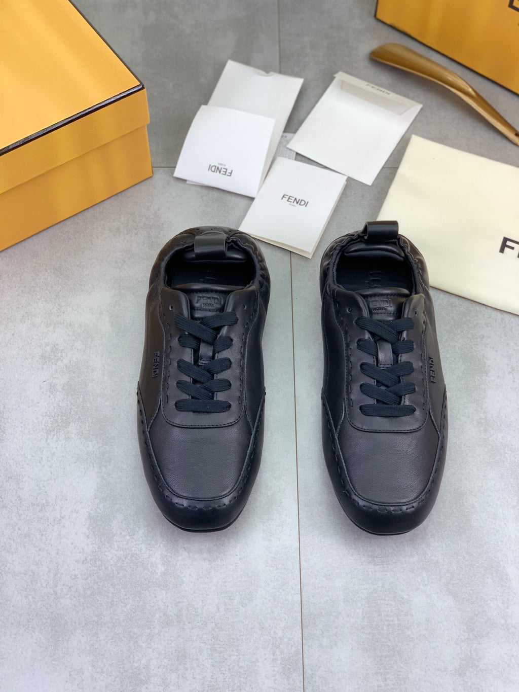 Шкіряні кросівки Fendi