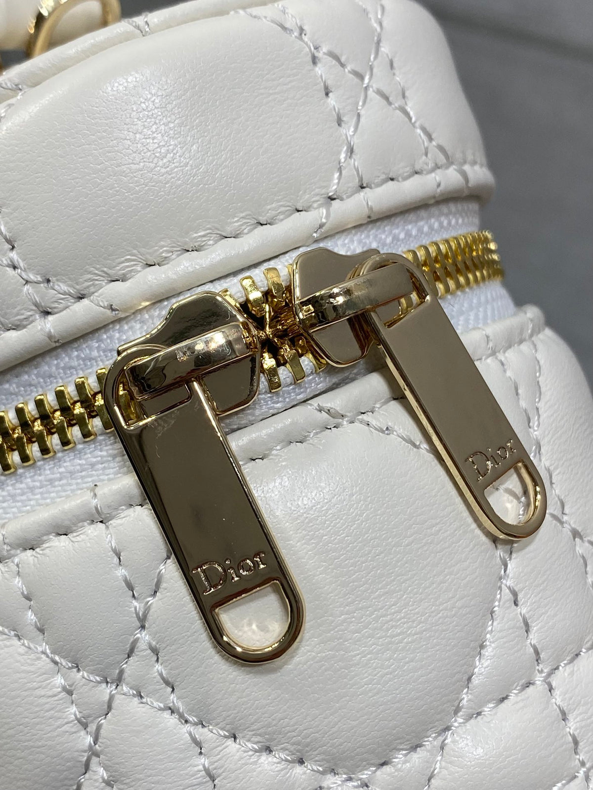 Косметичка Dior зі шкіри ягняти — фото 4