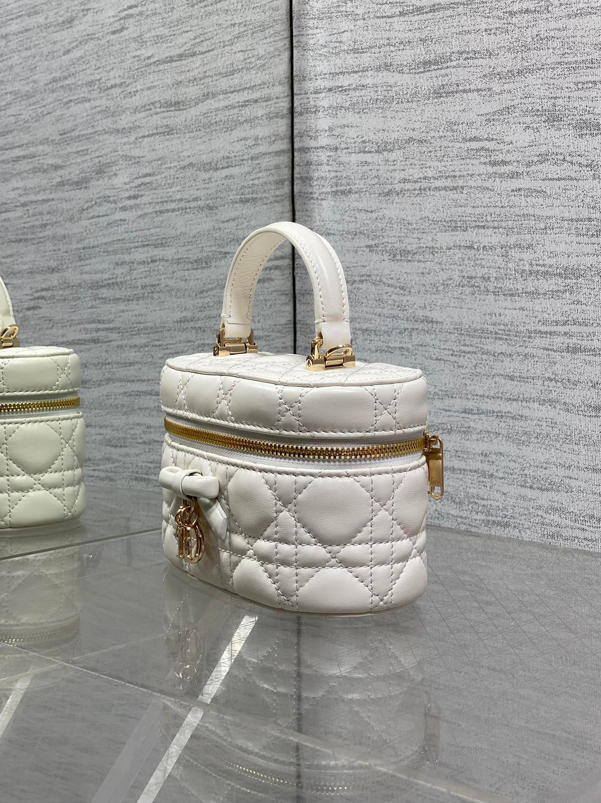Косметичка Dior зі шкіри ягняти — фото 6