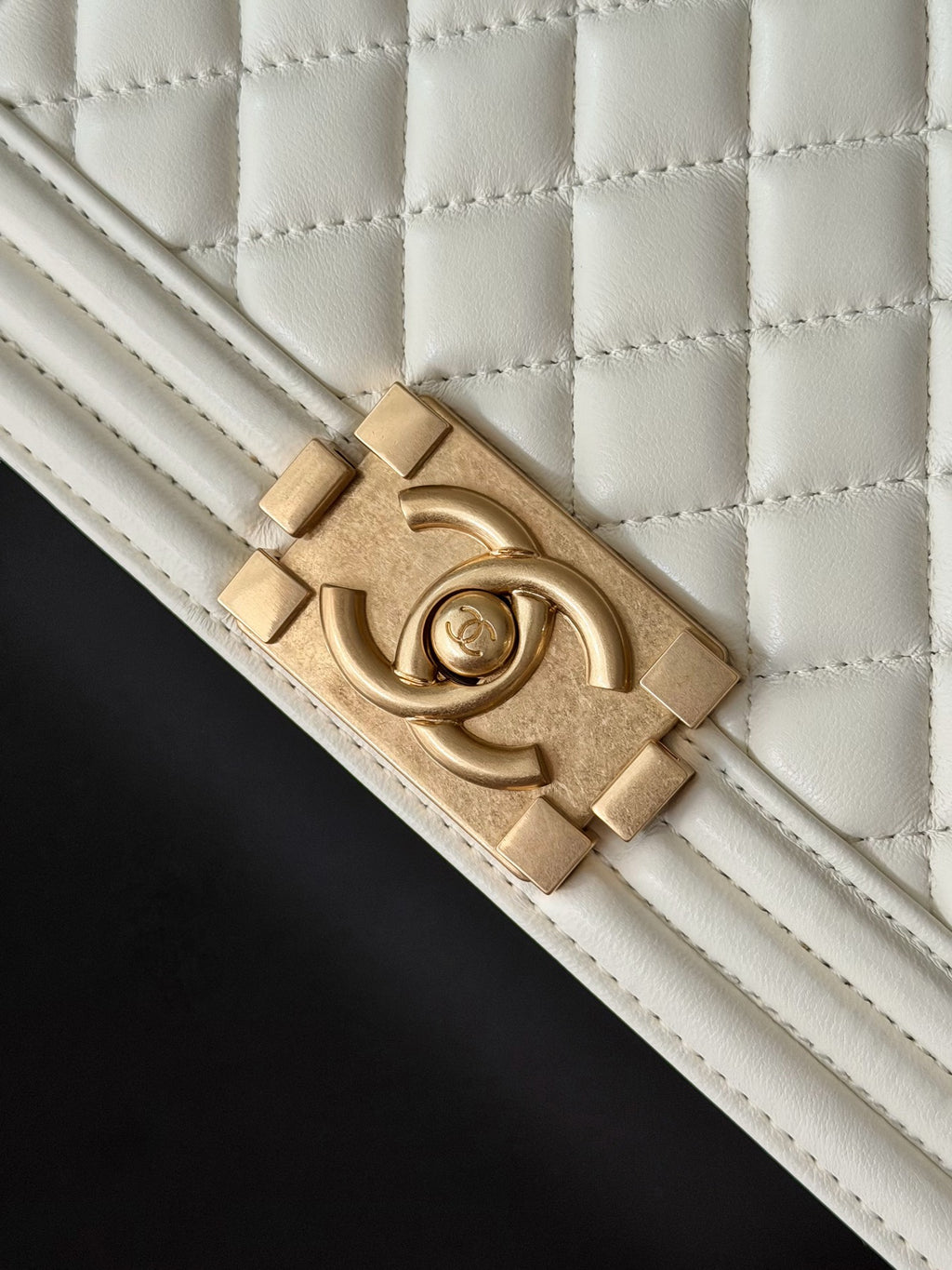Жіноча сумка Chanel Classic Bag Le Boy