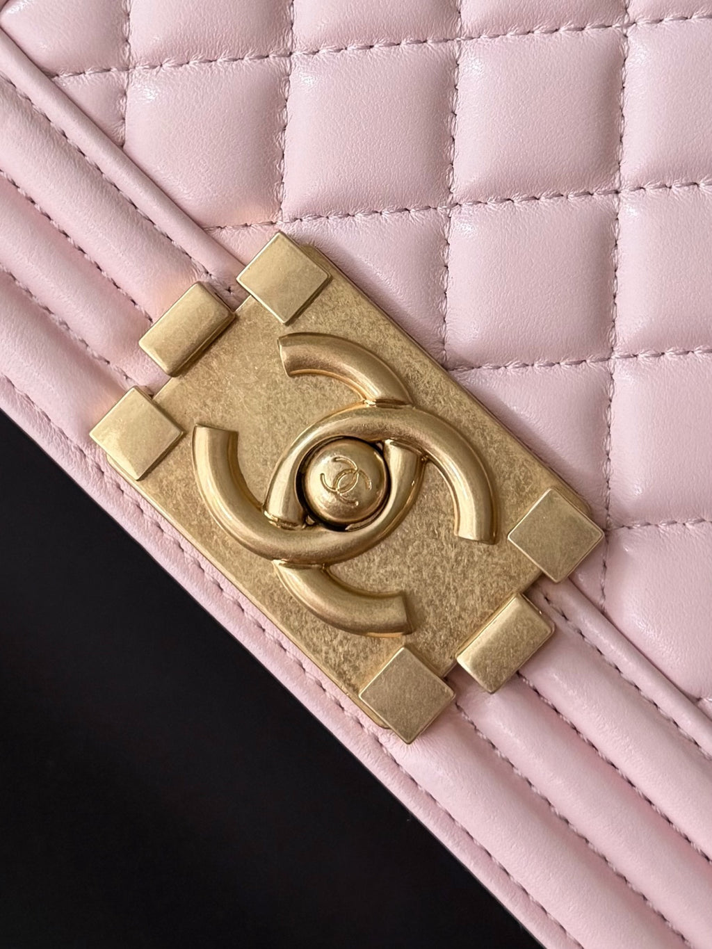 Жіноча сумка Chanel Classic Bag Le Boy