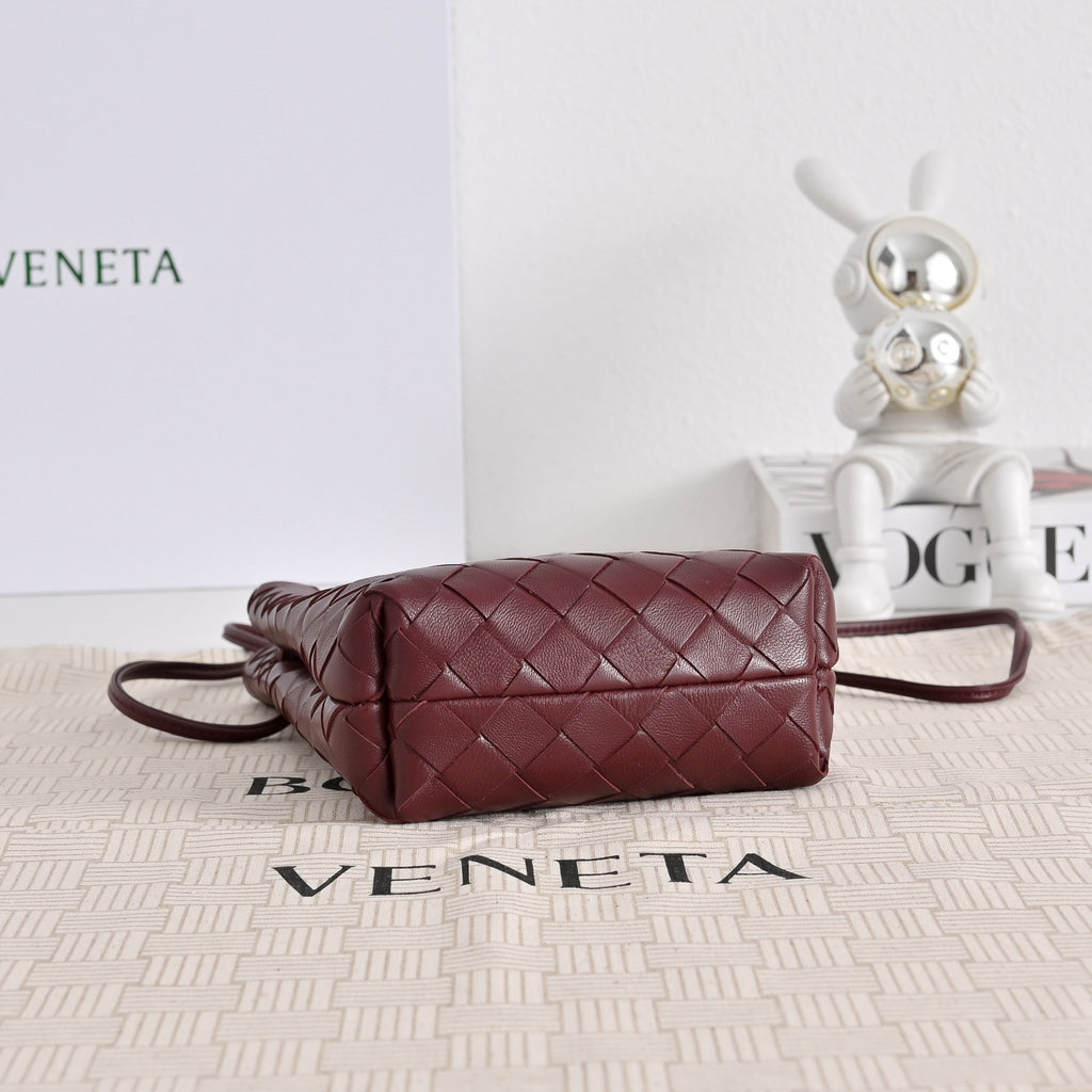 Жіноча сумка hobo Bottega Veneta Andiamo Parachute 3890