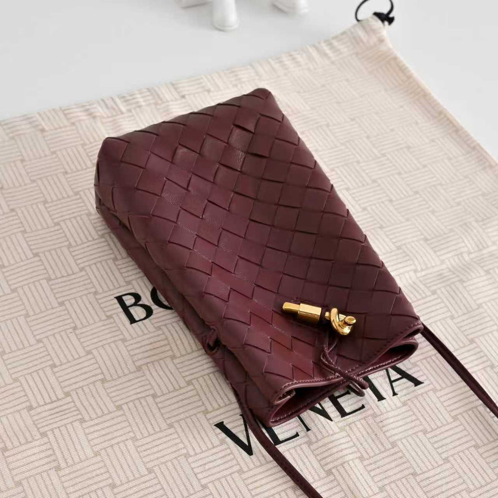 Жіноча сумка hobo Bottega Veneta Andiamo Parachute 3890