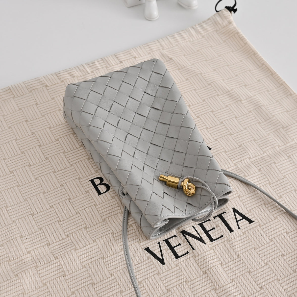 Жіноча сумка hobo Bottega Veneta Andiamo Parachute 3890