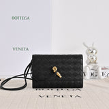 Жіноча сумка Bottega Veneta Andiamo Parachute