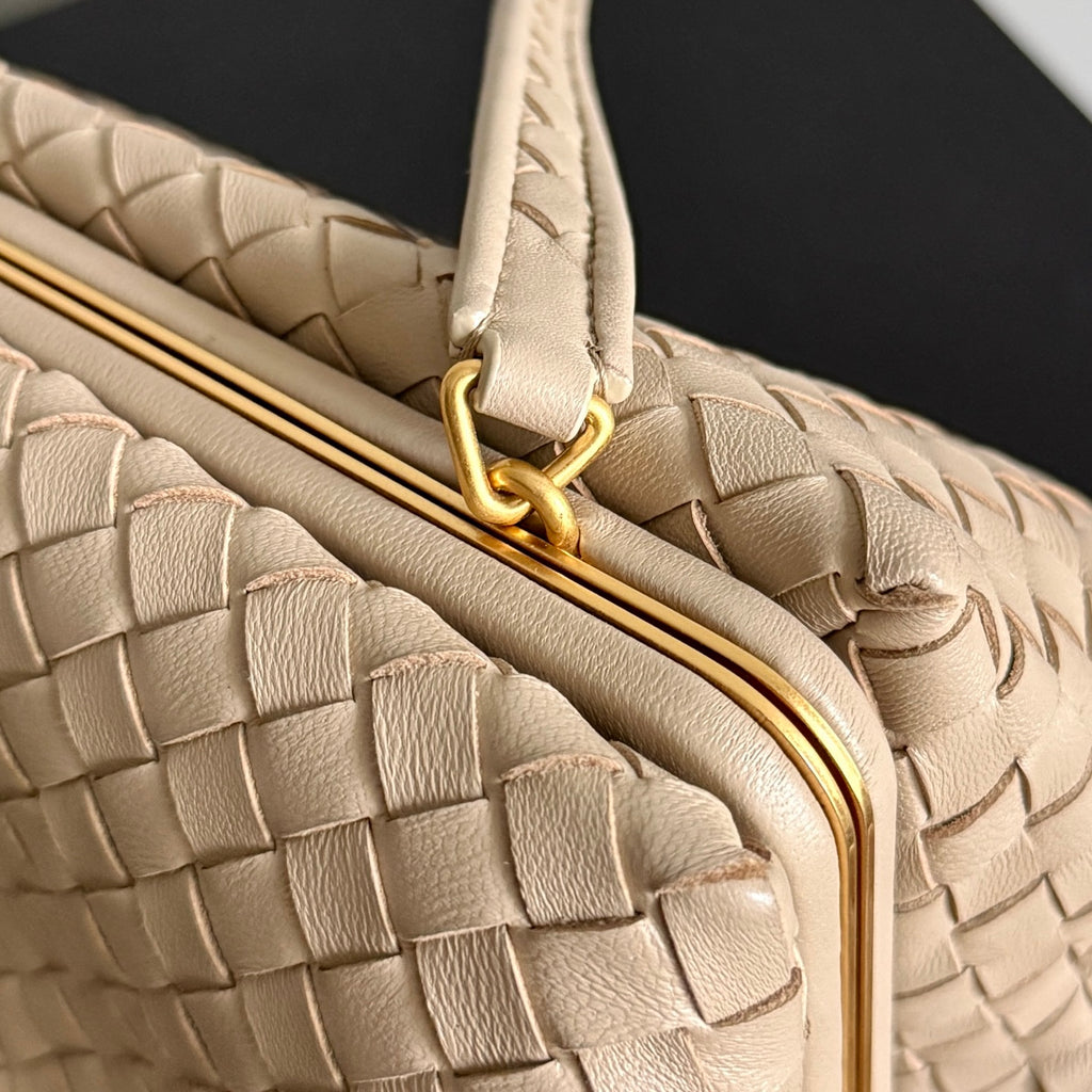 Жіноча сумка Bottega Veneta Frame Bag 868128