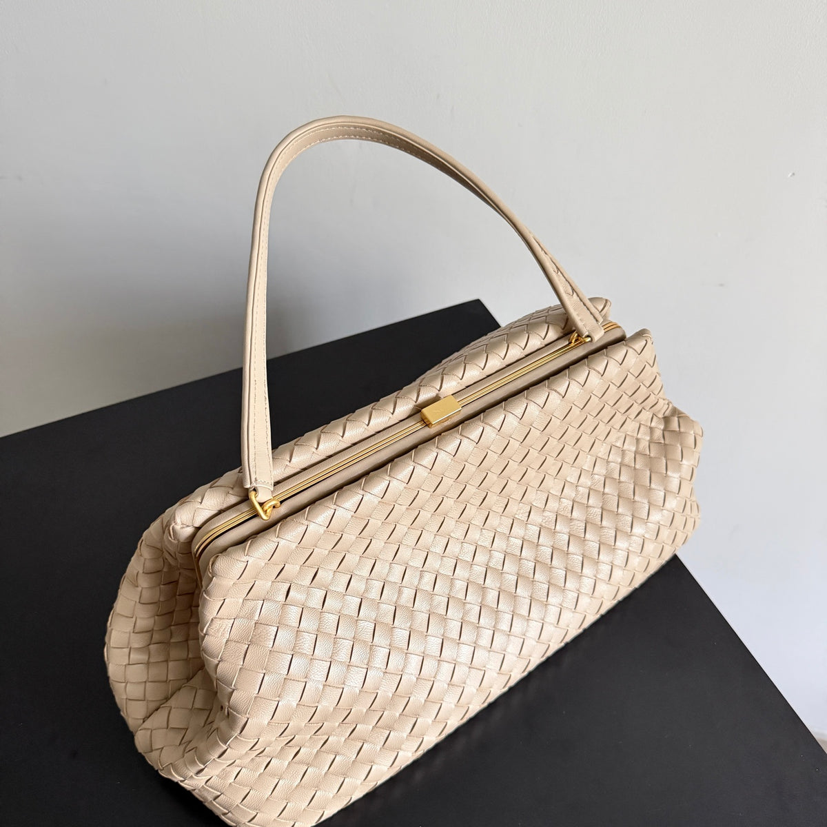 Жіноча сумка Bottega Veneta Frame Bag 868128