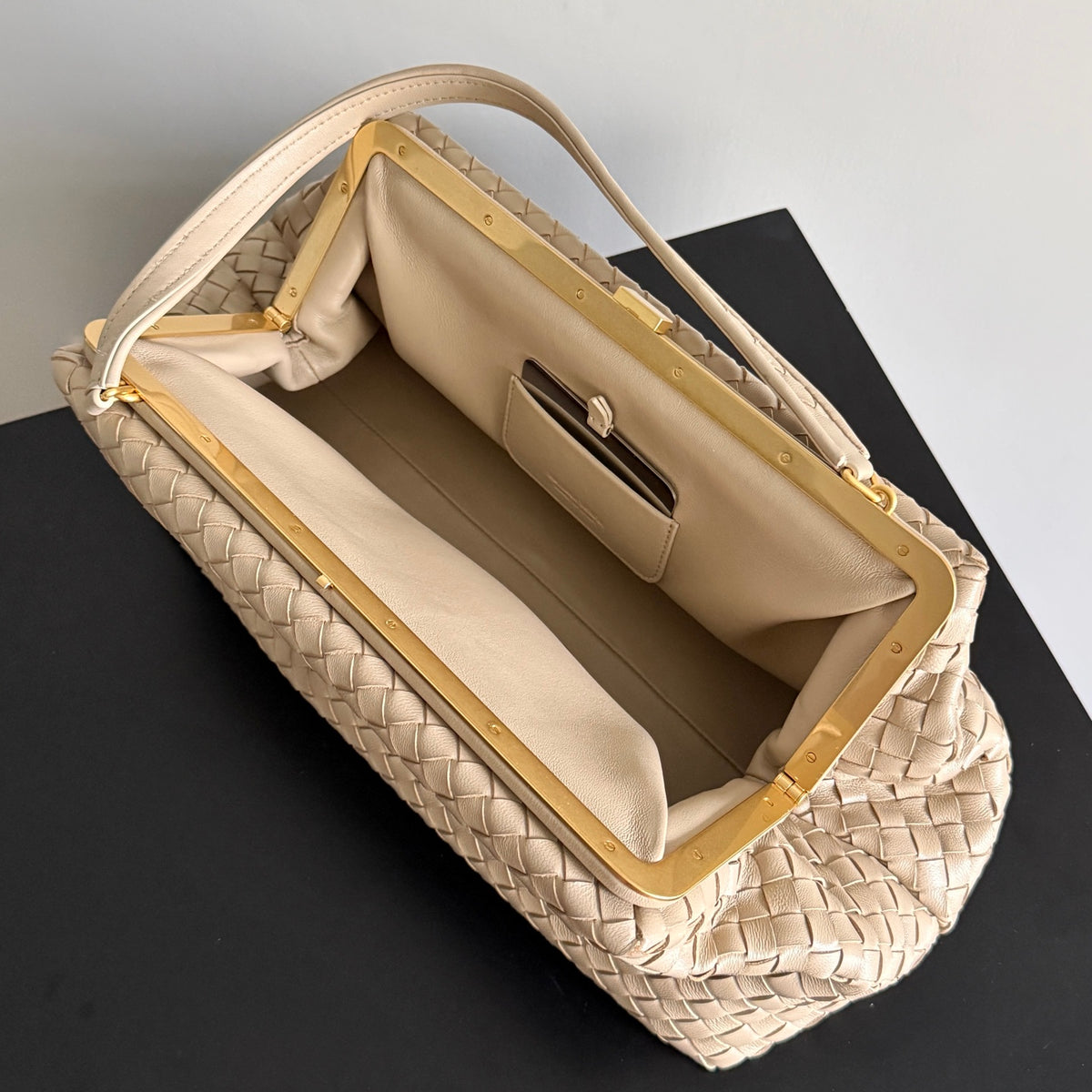 Жіноча сумка Bottega Veneta Frame Bag 868128