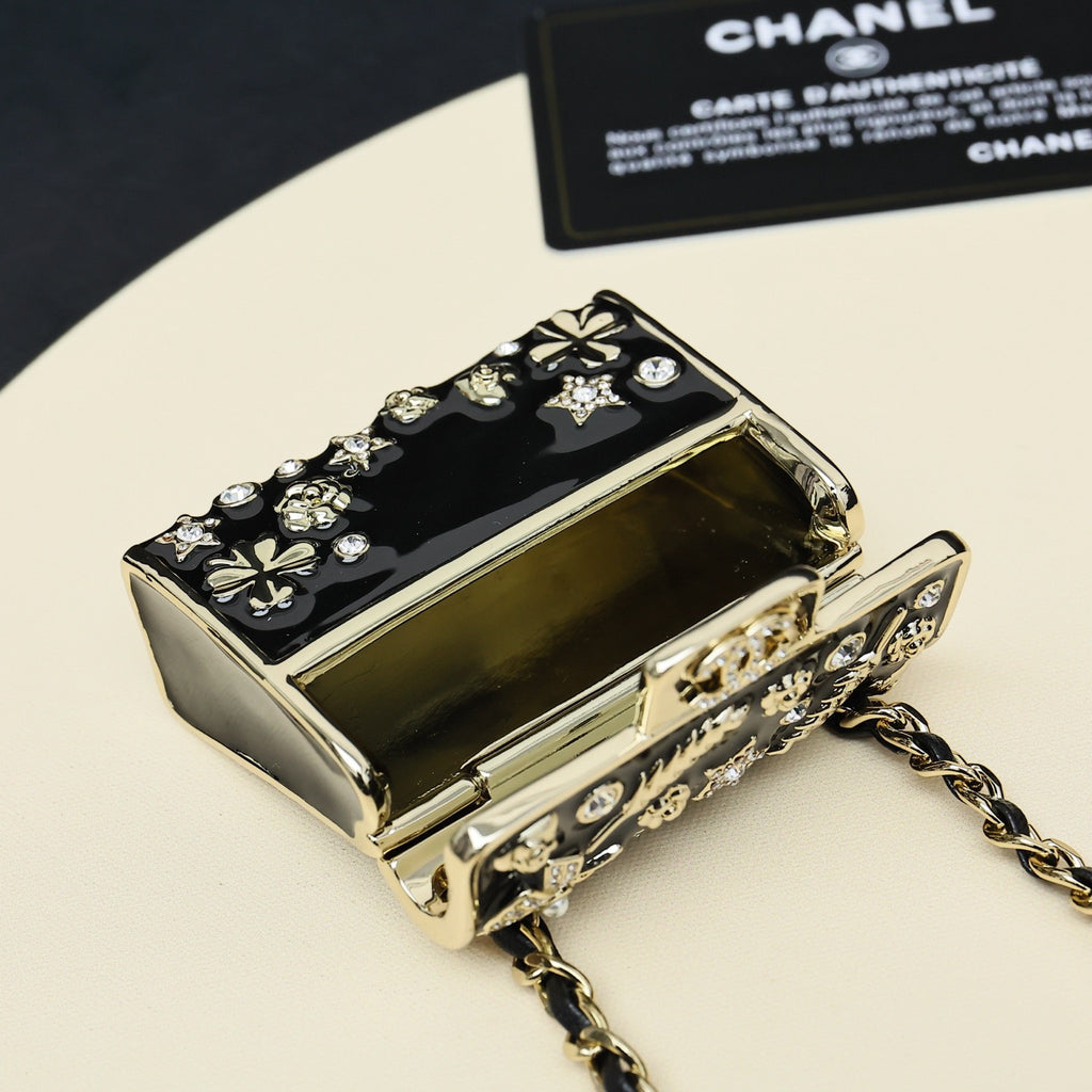 Мінісумка на ланцюжку Chanel зі смоли