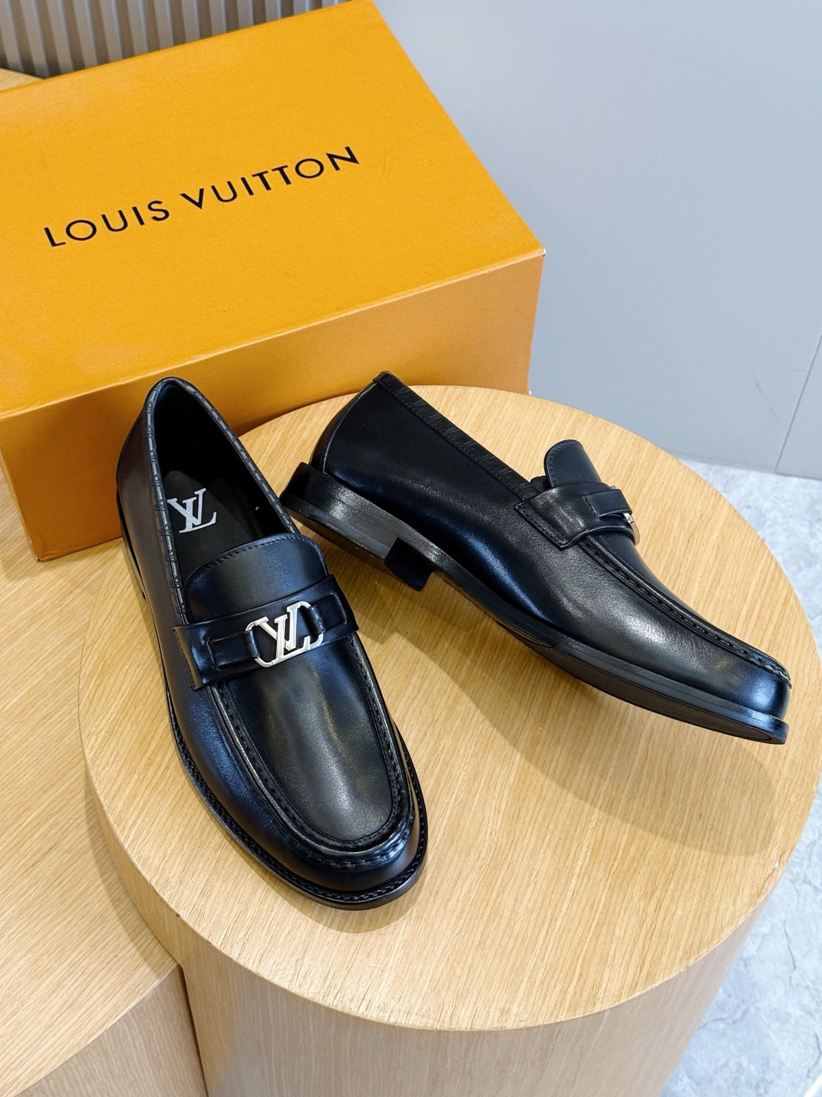 Лофери Louis Vuitton Major з лакованої натуральної шкіри