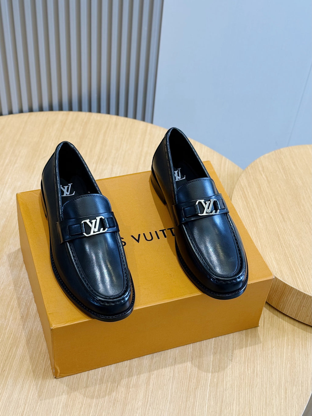 Лофери Louis Vuitton Major з лакованої натуральної шкіри
