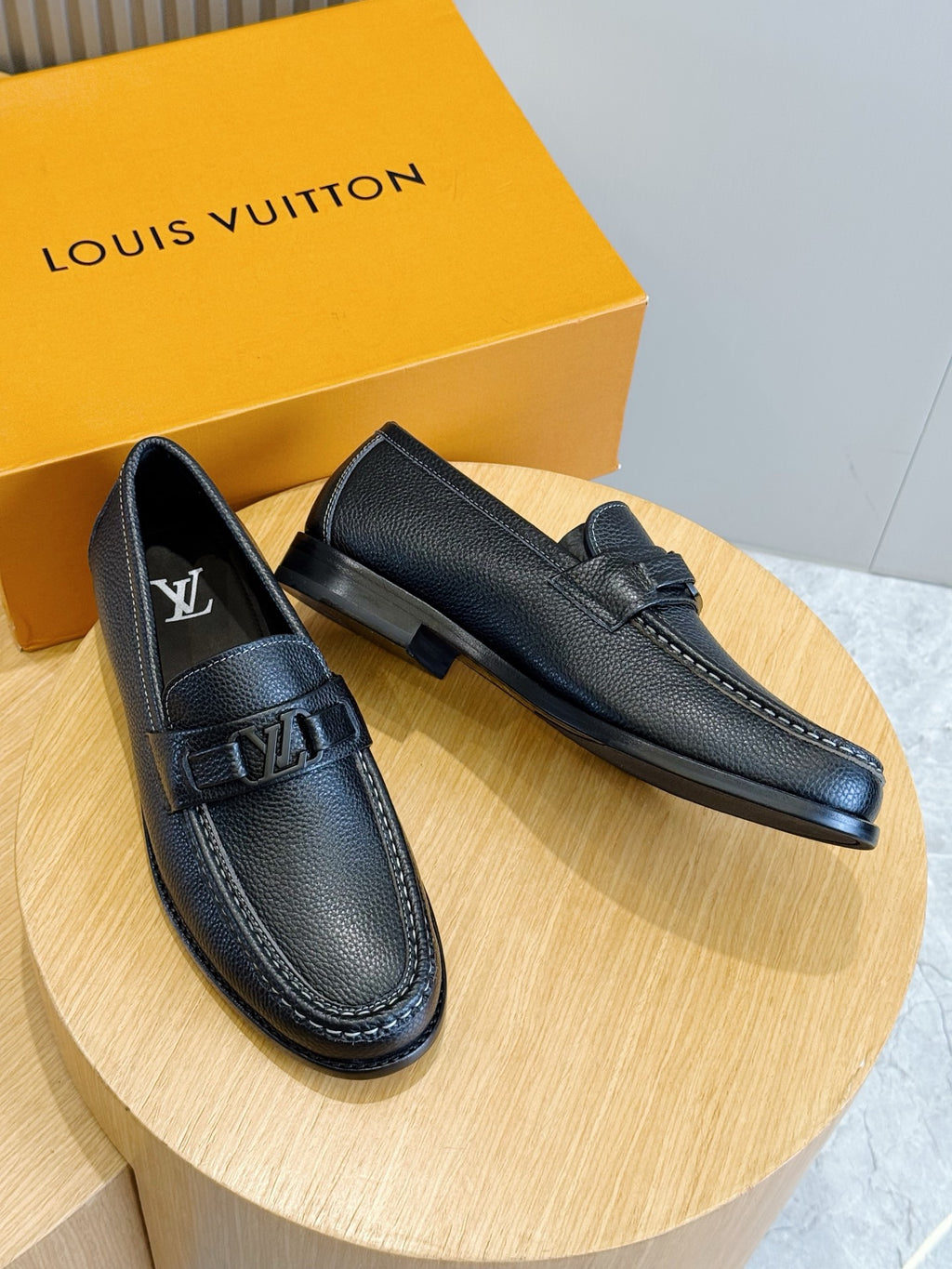 Лофери Louis Vuitton Major з лакованої натуральної шкіри