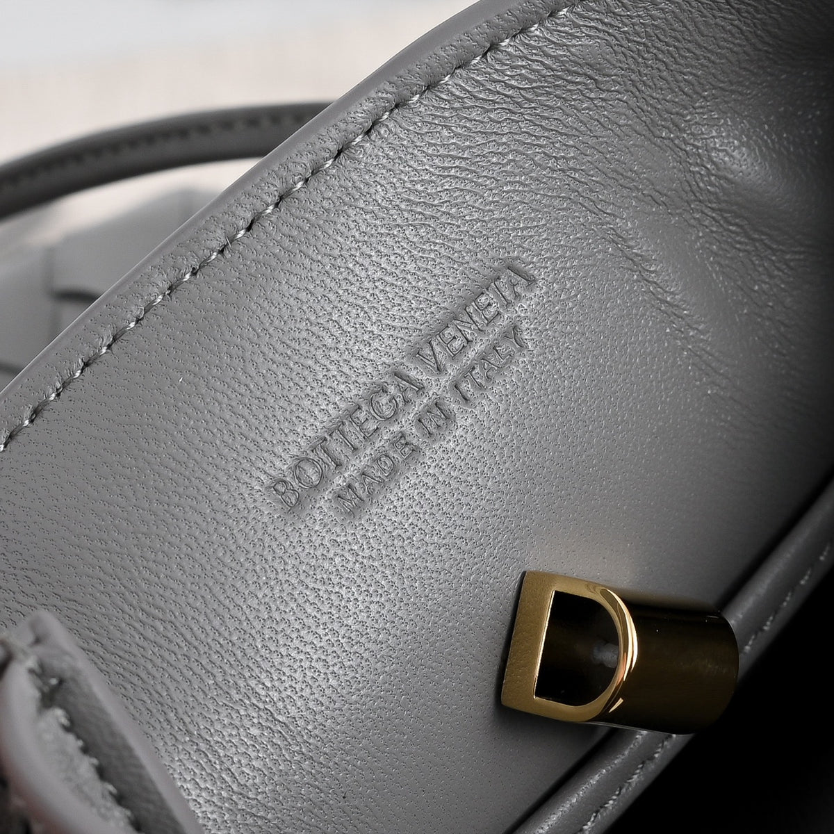 Жіноча сумка hobo Bottega Veneta Andiamo Parachute 3890