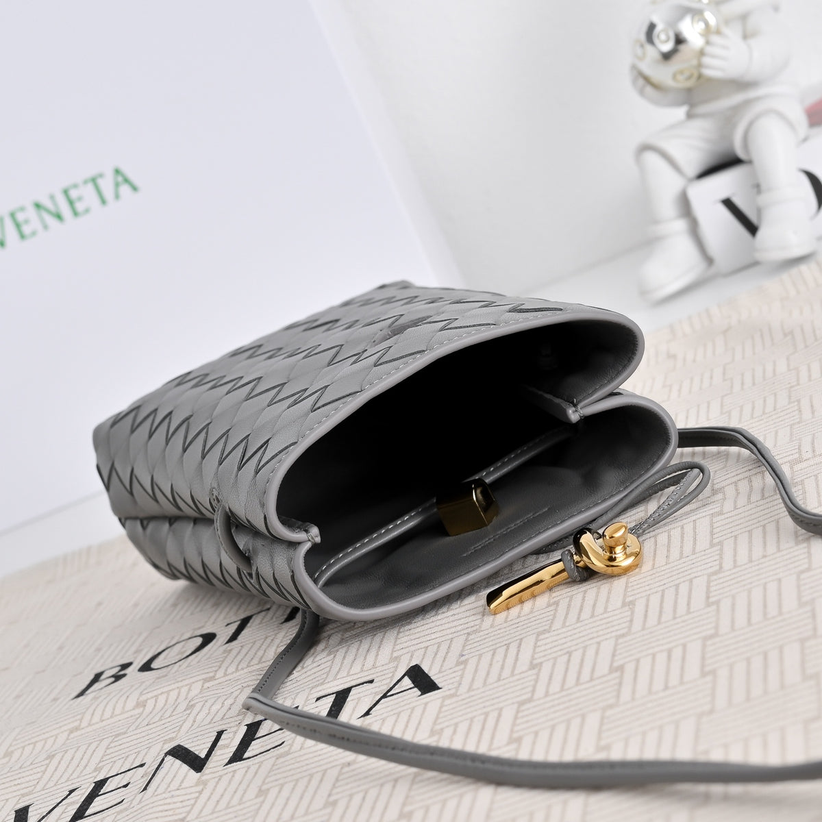 Жіноча сумка hobo Bottega Veneta Andiamo Parachute 3890
