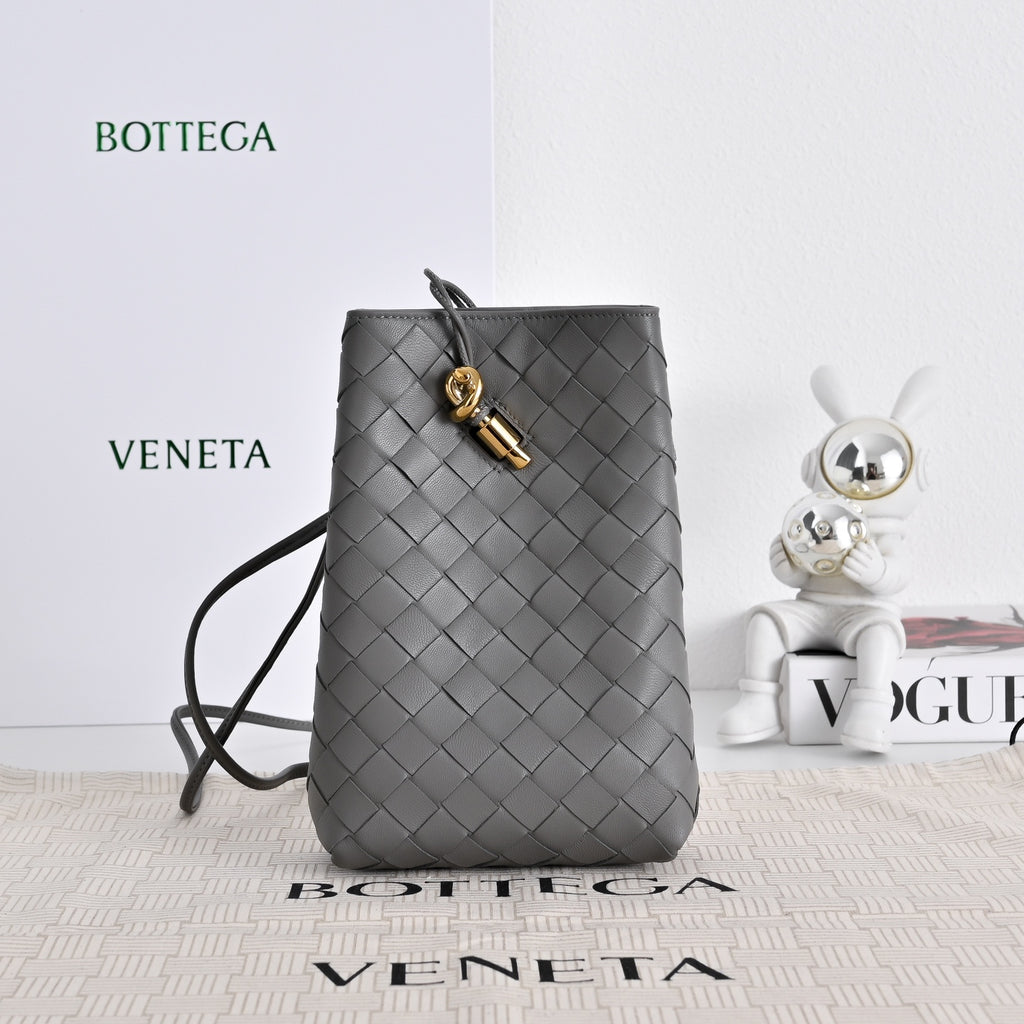 Жіноча сумка hobo Bottega Veneta Andiamo Parachute 3890