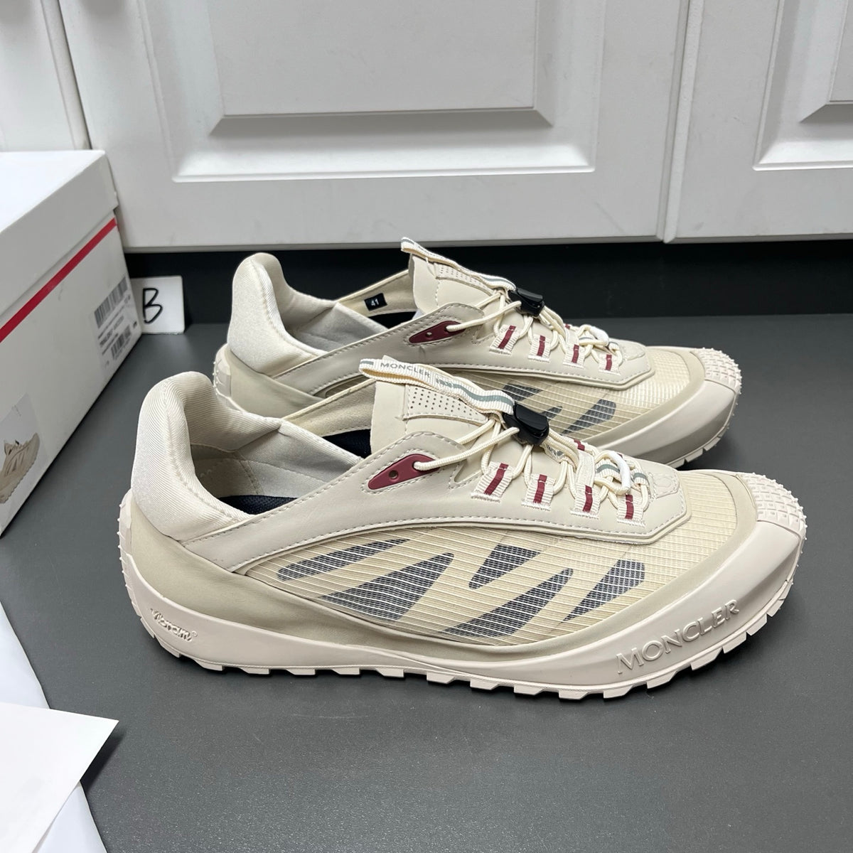 Шкіряні з текстилем кросівки Moncler Trailgrip LP — молочний